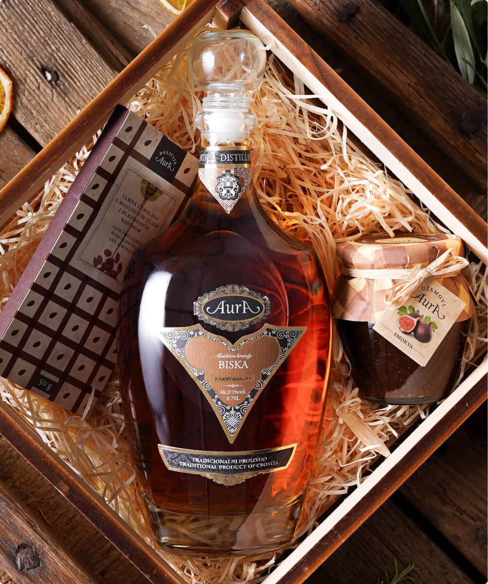 Mistletoe Brandy Gift Basket